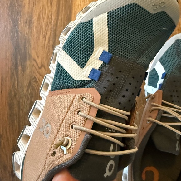 On Running Women’s Athletic Shoes - Picture 2 of 5